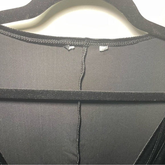 Express Women’s Black Velvet Faux Wrap holiday Midi Dress Size L Short Sleeve - Picture 4 of 10